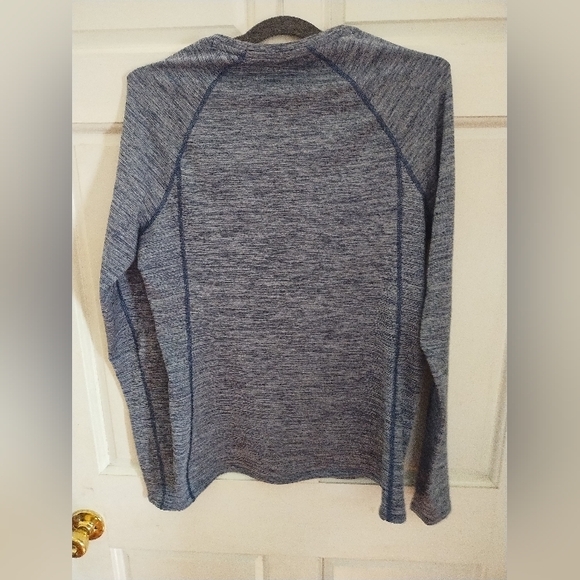 Under Armour sz L lightweight long sleeve - Picture 3 of 4